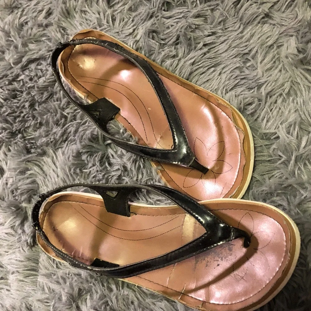 Women's Black and Rose Gold Casual Thong Sandals WELL WORN